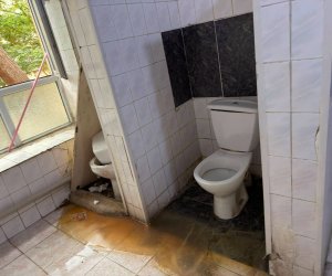 Bakıda uşaq klinikasında natəmizlik iddiası - sanitar qovşaq bu vəziyyətdədir- FOTOLAR