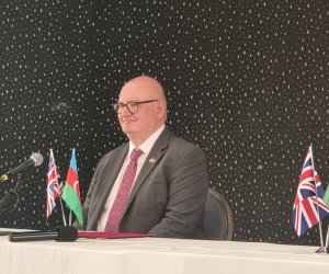 Britaniya səfiri Azərbaycan Ermənistan münasibətlərindən danışıb
