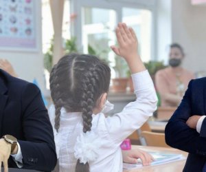 10 dəqiqəyə 3 min müraciət: Şagird yerdəyişməsi sistemi niyə yüklənir?