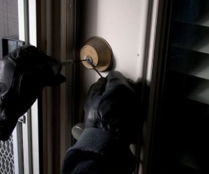 Sabunçuda evdən 10 min manatlıq oğurluq olub