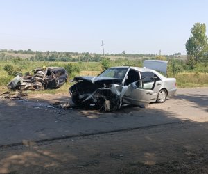 Qazaxda iki minik avtomobili toqquşub, 2 nəfər ölüb