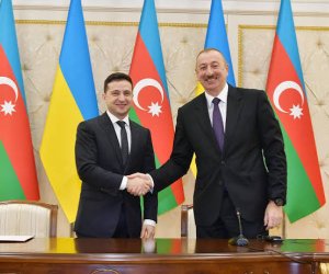 İlham Əliyev Zelenskini Ukraynanın müstəqilliyinin 35 illiyi münasibətilə təbrik edib