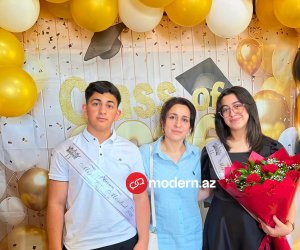 Ana və iki övladı eyni gündə tələbə oldu