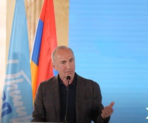 Robert Köçəryan Korrupsiyaya Qarşı Mübarizə Komitəsinə aparılıb