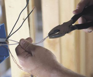 Qaradağda 45 yaşlı kişi elektrik cərəyanından ölüb