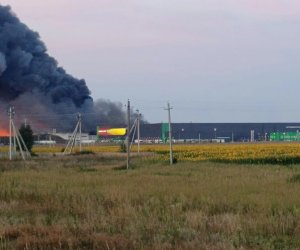 Украинские дроны атаковали крупный НПЗ &laquo;ЛУКОЙЛа&raquo; и логоцентр Wildberries