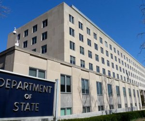 ABŞ Yaxın Şərqdəki bəzi diplomatik nümayəndəliklərinə əməkdaşlarını qaytarmağa başlayıb