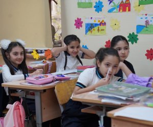 Azərbaycanda hər beş şagirddən biri ikinci və ya üçüncü növbədə təhsil alır