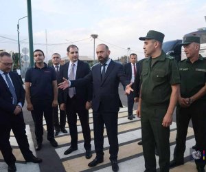 Глава МИД Армении на границе с Турцией
