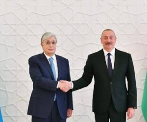 Əliyevin Bişkekdə Qazaxıstan Prezidenti ilə görüşü keçirilir