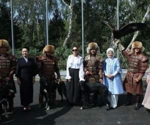 Mehriban Əliyeva Bişkekdə Qırğızıstan mədəniyyəti sərgisində olub