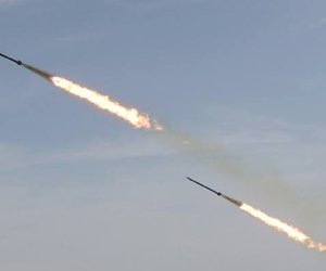 İran BƏƏ və Küveytdəki ABŞ bazalarına zərbə endirib