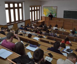 В 13 вузах Азербайджана плановые места заполнены на 100%