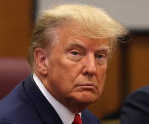 FT: Рейтинг Трампа упал до рекордно низкого уровня