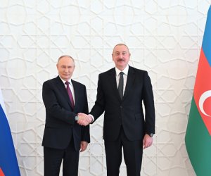 Владимир Путин провел телефонный разговор с Ильхамом Алиевым
