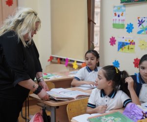 Valideynlərin 63%-i övladından həftədə azı bir dəfə gününün necə keçdiyini soruşur