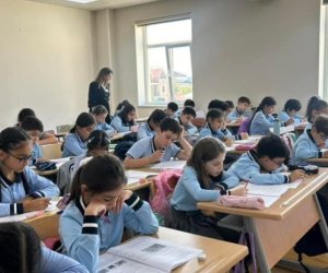 Азербайджан набрал 422 балла по математике, Баку показал рост до 460