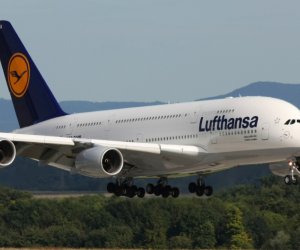 UK air travel disrupted as air traffic glitch grounds hundreds of flights