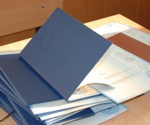 Saxta tibbi sənədlərlə müavinət alınmasına görə iki həkimin işi məhkəməyə göndərilib