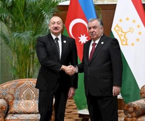 İlham Əliyev Emoməli Rəhmonu təbrik edib