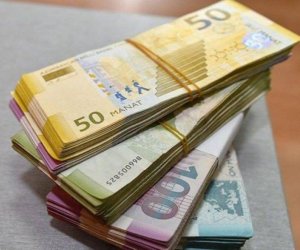 
Azərbaycanda muzdla çalışan işçilərin sayı 1 %-ə yaxın artıb