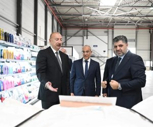Əliyev Qaradağda kağız və gigiyenik məhsullar müəssisəsinin açılışında iştirak edib
