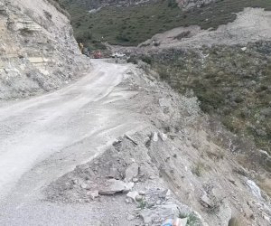 Xınalıq yolunda sürüşmə olub
