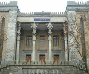 İran İsveç diplomatını ölkədən çıxarır