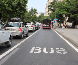 Daha iki küçədə avtobus zolağı salınır
