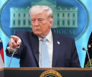 Трамп запретил доступ в Белый дом журналистам CNN, MSNBC и Politico