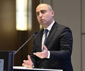 İki aydır Emin Əmrullayevi tapa bilmirəm - deputat nazirə irad bildirdi