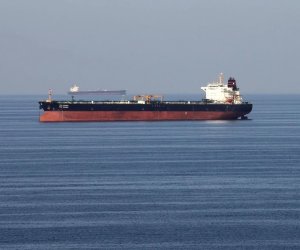 
Hörmüz boğazından keçən tankerə zərbə endirilib