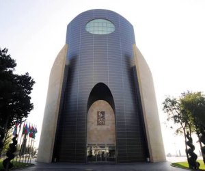 
"Bakı Biznes Mərkəzi" Mədəniyyət Nazirliyinin tabeliyinə verilib