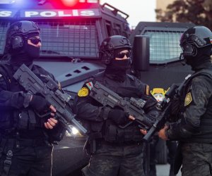 
Polis əməkdaşlarına silahlı müqavimət göstərən şəxs zərərsizləşdirildi
