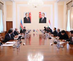 
Bakıda Azərbaycan və Tacikistan Baş nazirlərinin görüşü olub