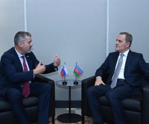 Ceyhun Bayramov Sloveniyanın xarici işlər naziri ilə görüşüb