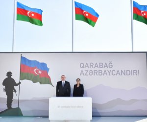 İlham Əliyev və Mehriban Əliyeva Zəfər parkını ziyarət ediblər
