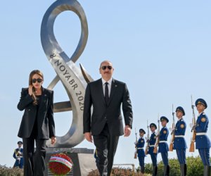 İlham Əliyev və Mehriban Əliyeva Zəfər parkını ziyarət ediblər