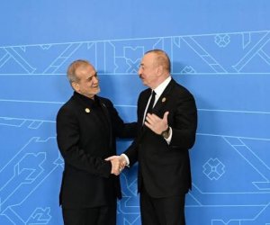 İlham Əliyev Məsud Pezeşkiana zəng edib