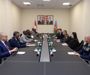 Azərbaycan və Sudan arasında hərbi-texniki əməkdaşlıq məsələləri müzakirə edilib