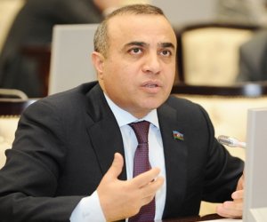 Azay Quliyev qanunsuz tapşırıqdan imtina edən dövlət qulluqçularının qorunmasını təklif edib