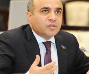 В Азербайджане госслужащих хотят защитить от мести начальства