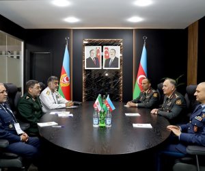 Kərim Vəliyevlə İran generalı hərbi əlaqələri müzakirə ediblər