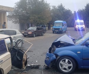 Bərdədə iki avtomobil toqquşub, xəsarət alanlar var