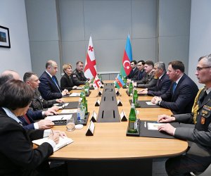Министры обороны Азербайджана и Грузии провели переговоры в Шуше