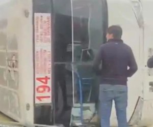 В Баку у ТЦ &laquo;Садарак&raquo; перевернулся пассажирский автобус: есть пострадавшие
