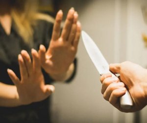 
Bacısı ona 15 bıçaq zərbəsi vuran qardaşınıbağışlayıb