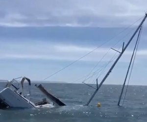 В водах Нигерии затонуло судно с десятками людей на борту