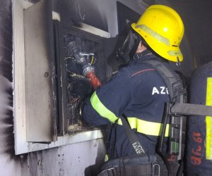 Nərimanov rayonunda çoxmərtəbəli binada yanğın olub, sakinlər təxliyə edilib