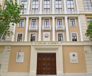 Dövlət ümumi təhsil müəssisələrində geyimlə bağlı tələblər açıqlanıb